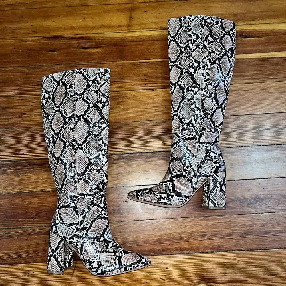 Lulu’s Katari Knee High Snakeskin Boots Tall Faux Leather Reptile Pointed Toe - Picture 5 of 8